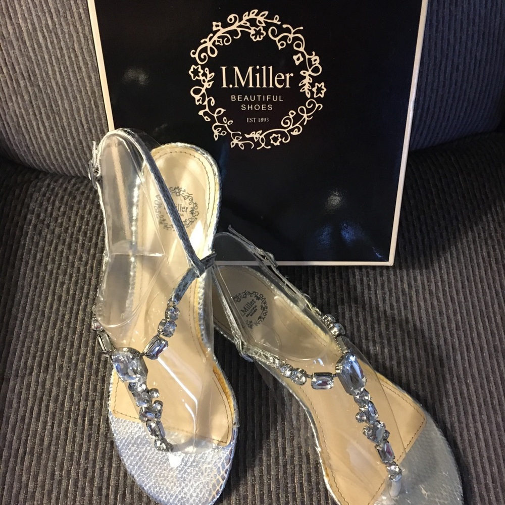 Silver clear stone dressy sandal.